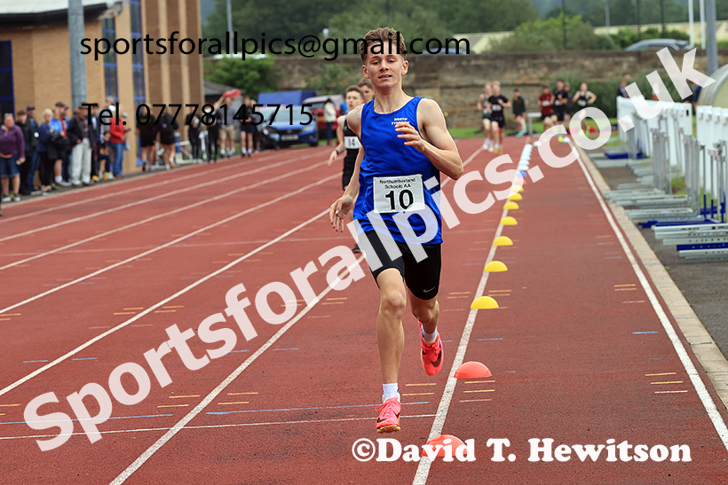 Boys 800 metres, 2025 Northumberland Schools Track and Fields, Wentworth, Hexham. Photo: David T. Hewitson/Sports for All Pics